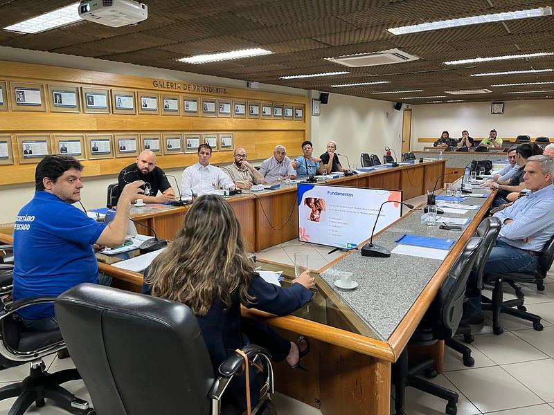 Capa da notícia: Comitê assume gestão do Observatório da Família e Juventude em posse na terça-feira (30)